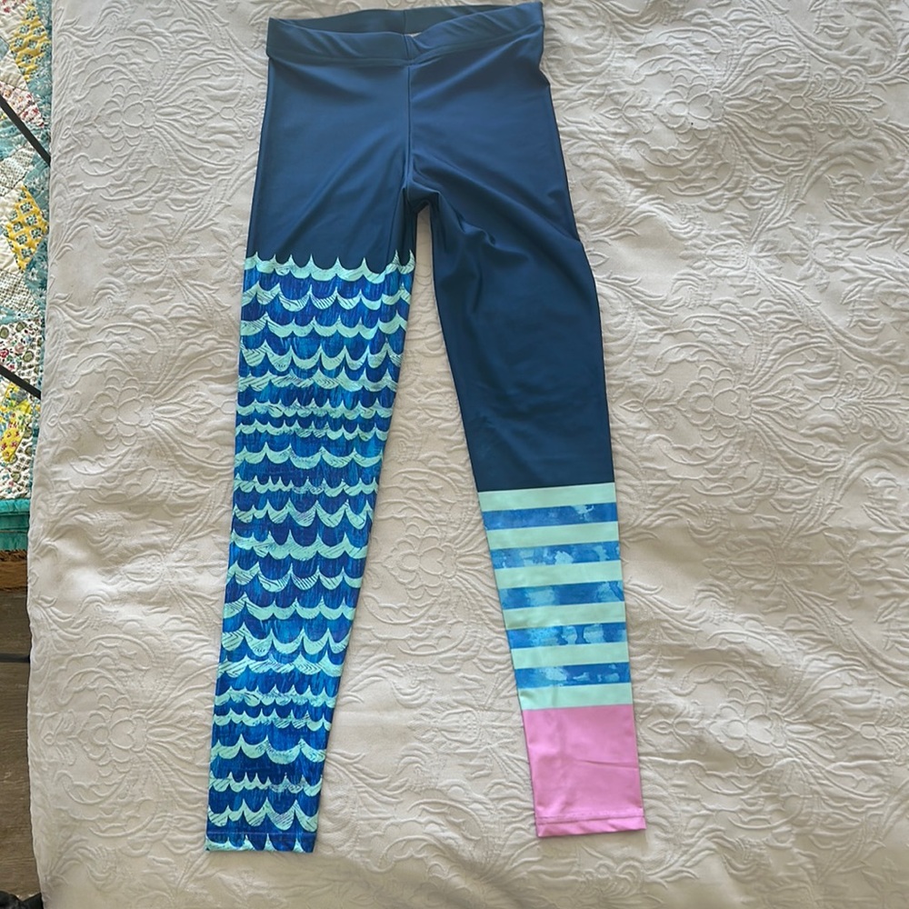 🧜🏼‍♀️Fun Ocean Mirmaid leggings. Size M🧜🏼‍♀️